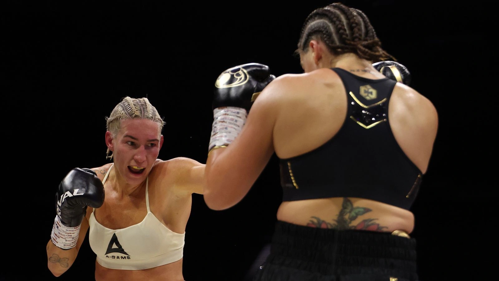 Chantelle Cameron Unifies Super-Welterweight Titles in Grinding Decision Over Mikaela Mayer